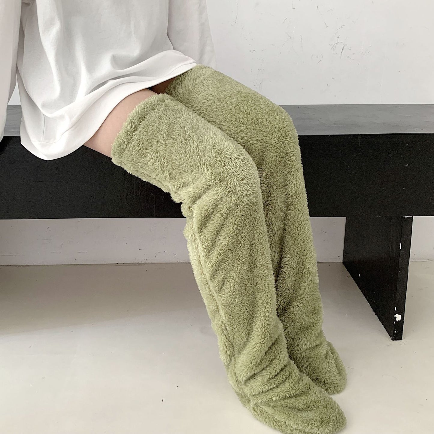 Goodbye Cold Nights! Cozy Over-Knee Fuzzy Socks for Snug Winter Warmth